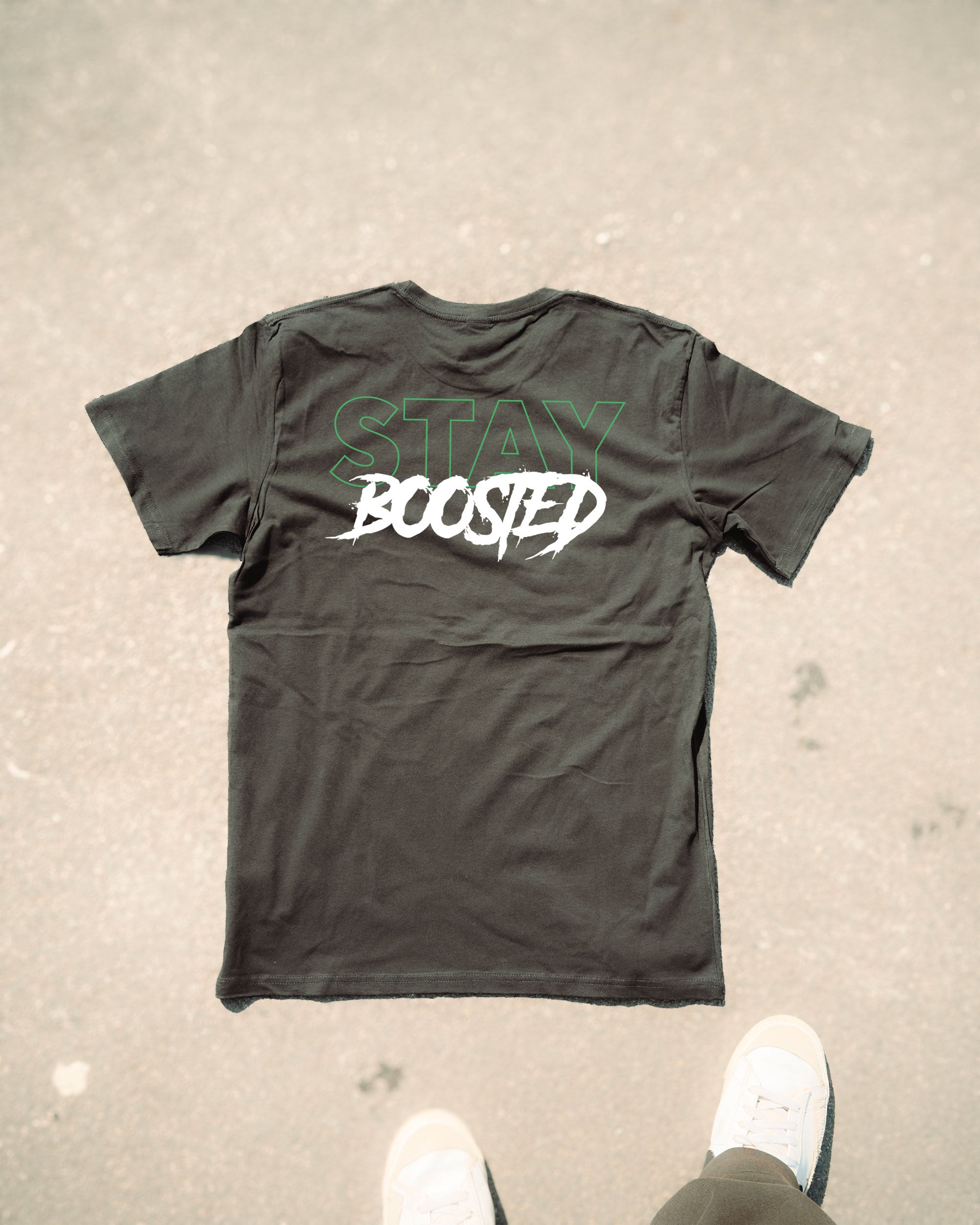 T-shirt "Stay Boosted" in Black
